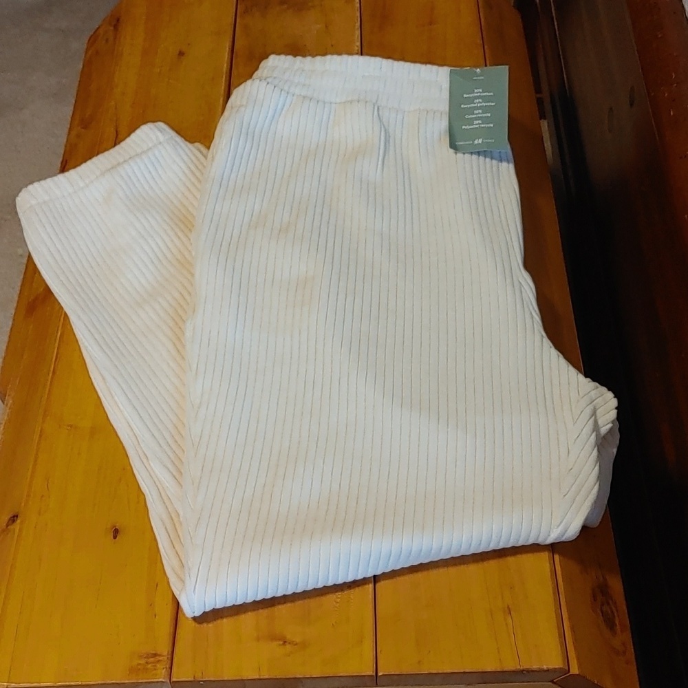 NWT H&M Women's Ivory Comfy Soft Velour Ribbed Pant